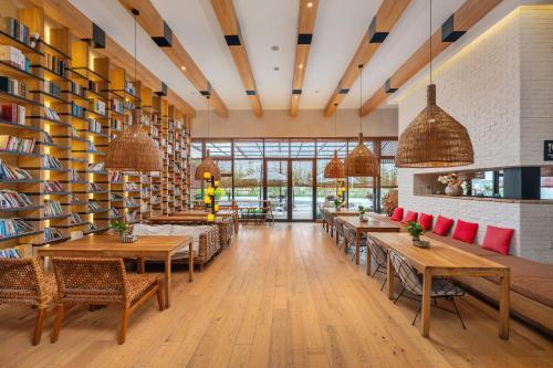 Manli Hotel Shanghai Pudong Airport Branch -Provide free shuttle buses to Pudong Airport and Disneyland