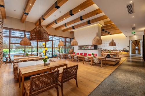 Manli Hotel Shanghai Pudong Airport Branch -Provide free shuttle buses to Pudong Airport and Disneyland