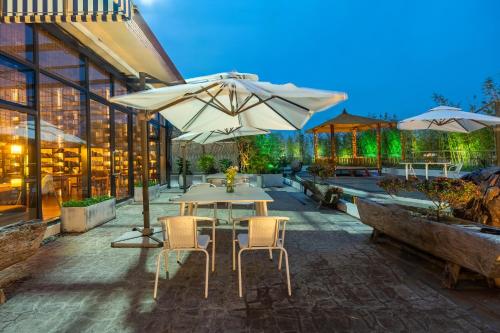 Manli Hotel Shanghai Pudong Airport Branch -Provide free shuttle buses to Pudong Airport and Disneyland