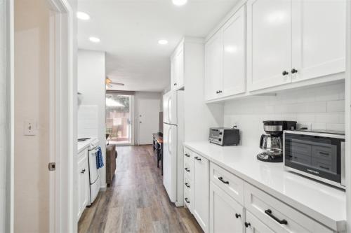 Beach Condo with Private Patio #135 in คาร์พินเทเรีย (CA)