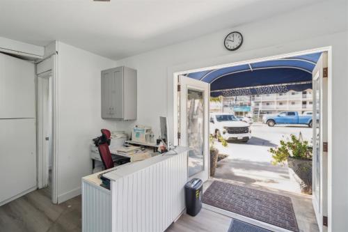 Beach Condo with Private Patio #135 in คาร์พินเทเรีย (CA)