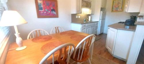 Full 1 Bed Beach Condo #227 in คาร์พินเทเรีย (CA)