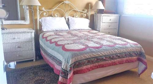 Full 1 Bed Beach Condo #227 in คาร์พินเทเรีย (CA)