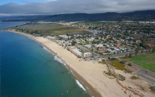 Full 1 Bed Beach Condo #227 in คาร์พินเทเรีย (CA)