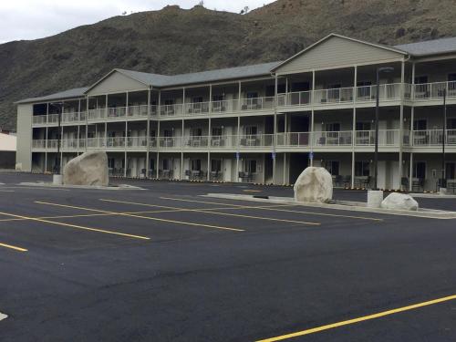 外観, イエローストーン ビッグ ロック イン (Yellowstone Big Rock Inn) in ガーディナー（MT）