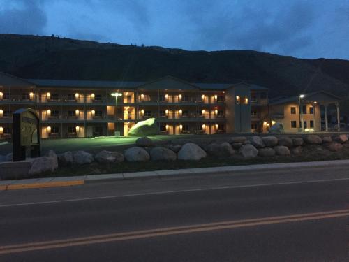 外観, イエローストーン ビッグ ロック イン (Yellowstone Big Rock Inn) in ガーディナー（MT）