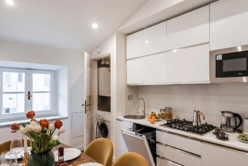 The Best Rent - Refined multi-room apartment in Termini area, Roma (foto 8)