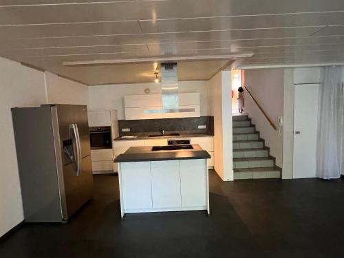 ห้องครัว, Schöne Maisonette 4 Zimmer mit Garten (Schone Maisonette 4 Zimmer mit Garten) in รอดเกา