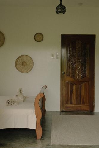 Private home in Panglao near white beaches with 600 Mbps WiFi & Solar, Bohol