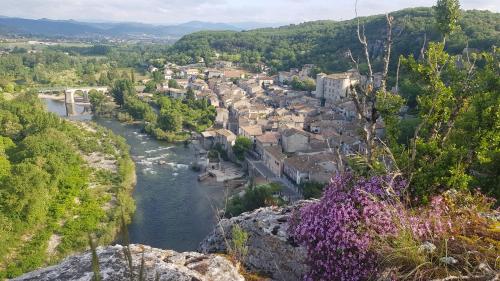 terrasse sur l'Ardèche (terrasse sur l'Ardeche) in Mercuer