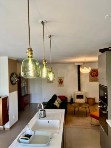 villa dans un écrin de verdure (villa dans un ecrin de verdure) in Saint-Quentin-la-Poterie