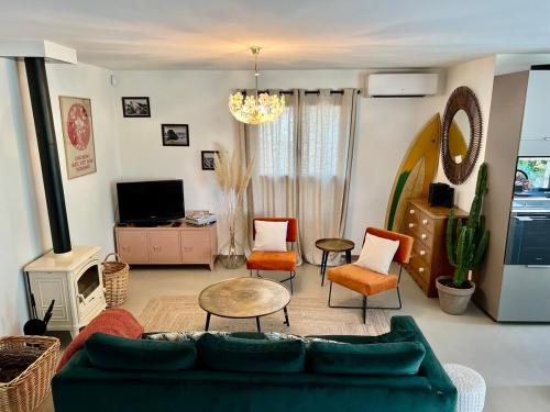 villa dans un écrin de verdure (villa dans un ecrin de verdure) in Saint-Quentin-la-Poterie