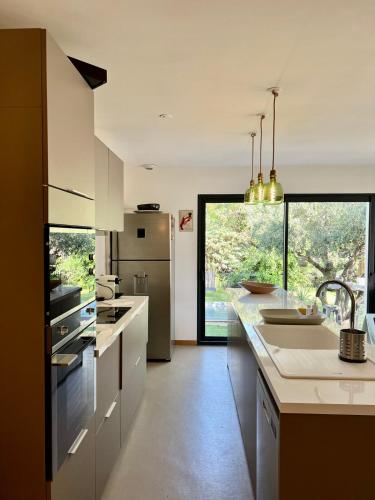villa dans un écrin de verdure (villa dans un ecrin de verdure) in Saint-Quentin-la-Poterie