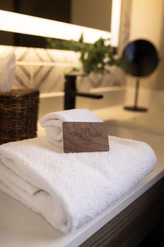 Clarion Hotel & Suites - image 3