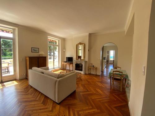 PALMERAIE - Magnifique appartement d'époque avec Vue Mer 4 personnes avec terrasse Le Port Nice, Nice (photo 7)