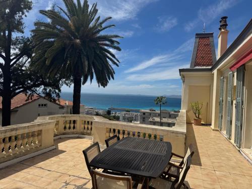 PALMERAIE - Magnifique appartement d'époque avec Vue Mer 4 personnes avec terrasse Le Port Nice, Nice (photo 2)