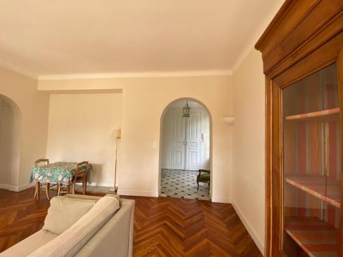 PALMERAIE - Magnifique appartement d'époque avec Vue Mer 4 personnes avec terrasse Le Port Nice, Nice (photo 9)