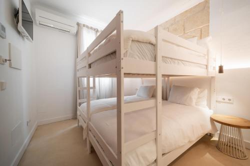 LLONGA'S 11th - image 12