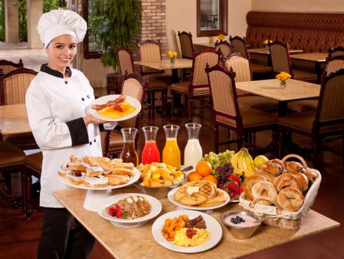 Food and beverages, Holiday Inn Hotel And Suites Barstow in Barstow (CA)