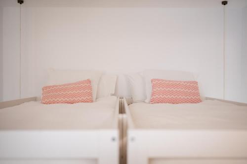 LLONGA'S 11th - image 7