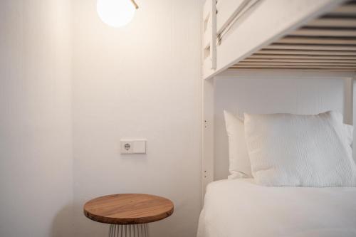 LLONGA'S 11th - image 9