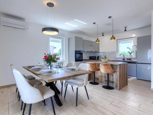 Holiday Home Villa Fortuna by Interhome in Kunj