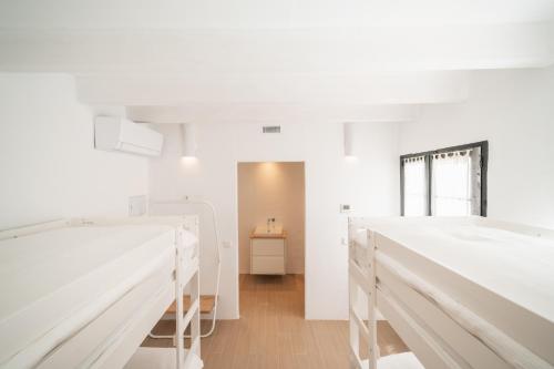 LLONGA'S 11th - image 14