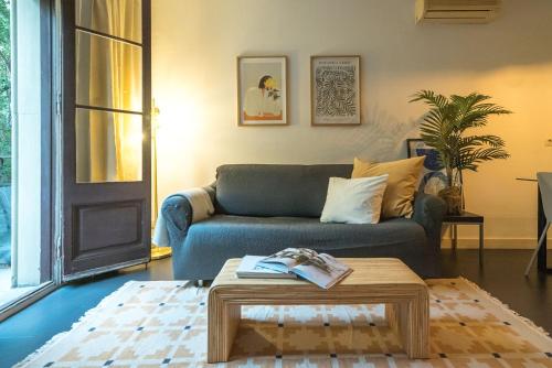 Dana - Enjoy Apartments Rocafort, Barcelona