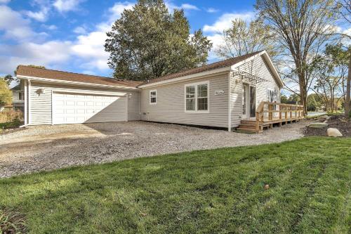 Hidn LakeFront-New Build-Private Beach-Fast Wi-Fi in ไบร์ทตัน (MI)