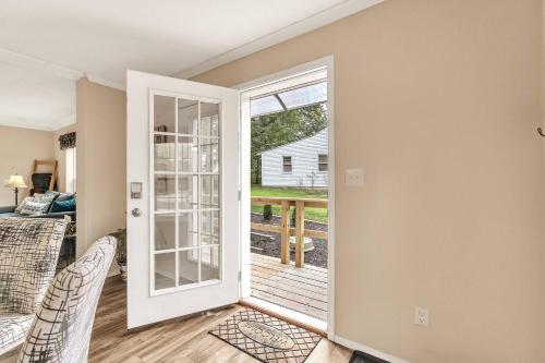 Hidn LakeFront-New Build-Private Beach-Fast Wi-Fi - image 7