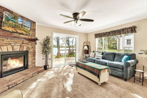 บริการและสิ่งอำนวยความสะดวก, Hidn LakeFront-New Build-Private Beach-Fast Wi-Fi in ไบร์ทตัน (MI)