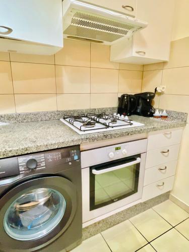 Cozy apartment, in secure residence in 엘 호우다