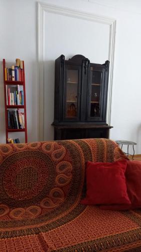 Grosse helle Altbauwohnung - main image