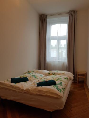 Grosse helle Altbauwohnung - image 7