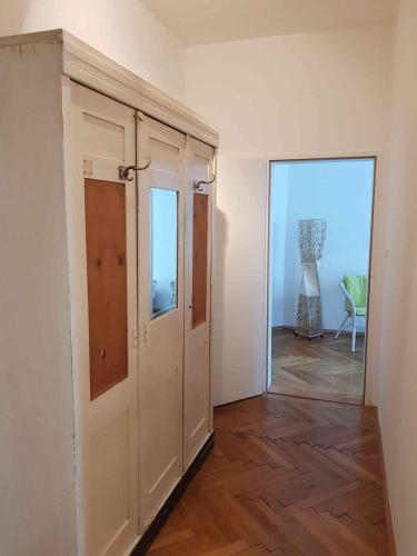 Grosse helle Altbauwohnung - image 8