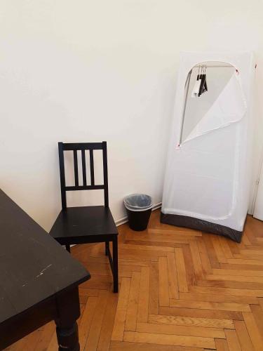 Grosse helle Altbauwohnung - image 13