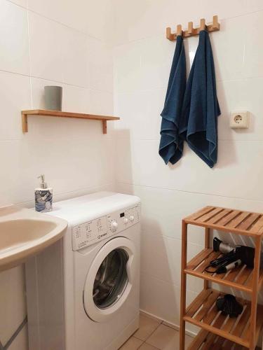 Grosse helle Altbauwohnung - image 6