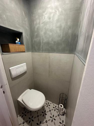Bathroom, Appartement T2 centre ville near Lords Traiteur
