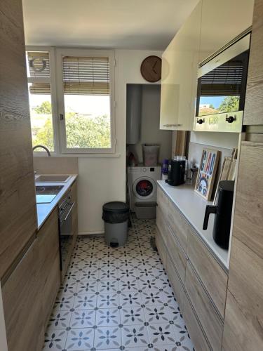 Kitchen, Appartement T2 centre ville near Lords Traiteur