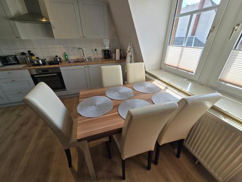 지타우 FERIENWOHNUNG 44m2 APARTMENT WOHNUNG im ZITTAUER STADTZENTRUM INNENSTADT INNENRING TOP LAGE MARKT UN 3성급 싱글룸 레스토랑