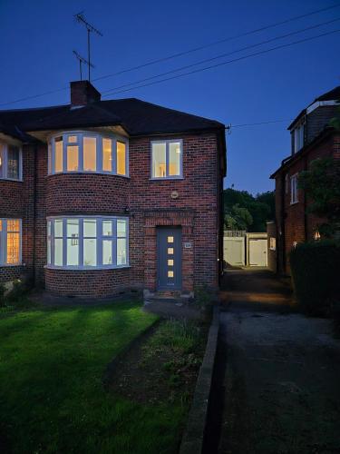 An inviting, spacious and bright 3 bed house