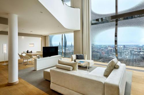 The Westin Hamburg Elbphilharmonie near โกดังชไปเคอชตัท