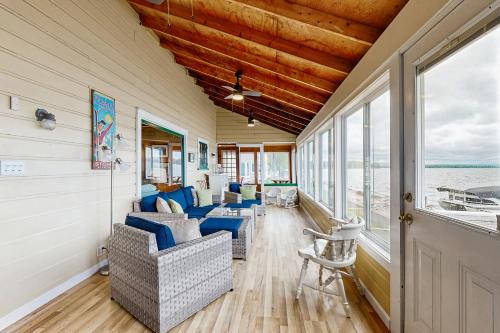 The Big Yellow Camp in โคลเชสเตอร์ (VT)