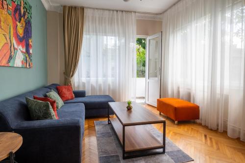Fully Equipped & Modern Designed Spectacular 3BR, Stambuł