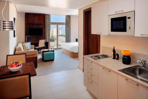 Deluxe Studio King Seaview image 2