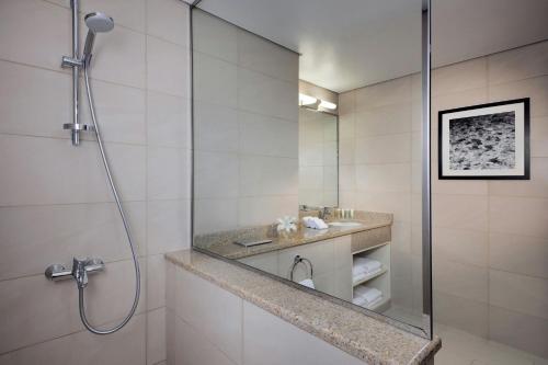 Deluxe Studio King Seaview image 4