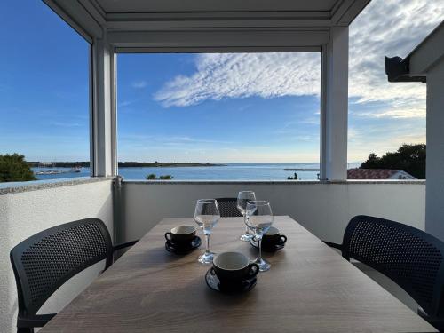 Apartments Emanuela - Beachfront & Top Location, Novalja, Novalja