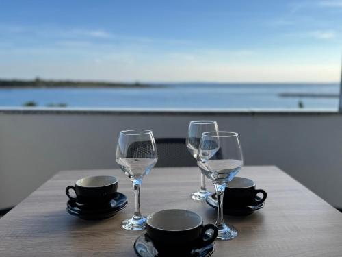 Apartments Emanuela - Beachfront & Top Location, Novalja 5