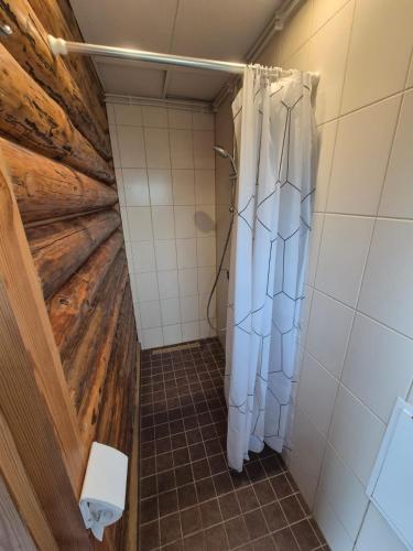 Shower, Karikakra Holiday in Ulejoe