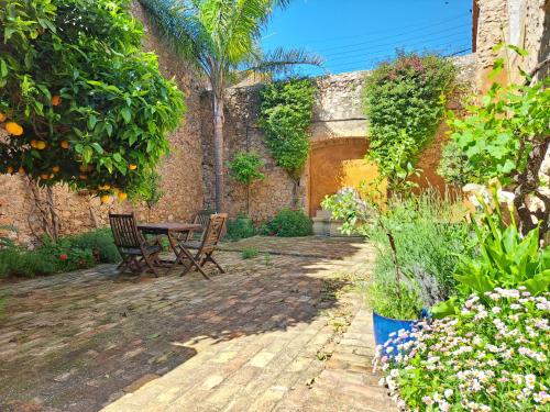 Casa Histórica con Piscina en la Costa Brava gîte à louer Bellcaire d'Empordà